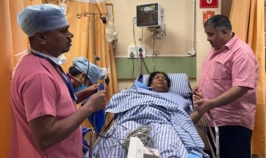 *रायपुर के निजी अस्पताल में भर्ती जशपुर विधायक रायमुनि भगत का कुशलक्षेम जानने पहुंचे पर्यटन मंत्री राजेश अग्रवाल*