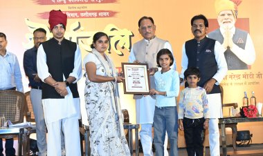 *मुख्यमंत्री साय ने ‘शौर्यांजलि : बस्तर के नायकों को समर्पित’ कार्यक्रम में अमर शहीदों को अर्पित की श्रद्धांजलि*