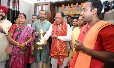 *मुख्यमंत्री विष्णु देव साय ने मां काली और मां दुर्गा की पूजा-अर्चना कर प्रदेश की सुख-समृद्धि की कामना की*