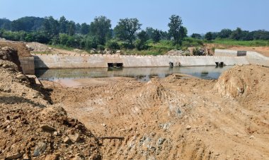 *5 करोड़ 40 लाख रुपये की लागत से बनगांव एनीकट का तेजी से हो रहा निर्माण, लोकेर एवं बनगांव की 170 हेक्टेयर कृषि भूमि को मिलेगा सिंचाई का लाभ*