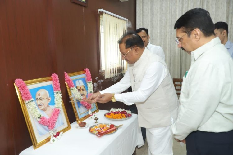 *मुख्यमंत्री ने महात्मा गांधी और पूर्व प्रधानमंत्री लाल बहादुर शास्त्री की जयंती पर किया नमन*