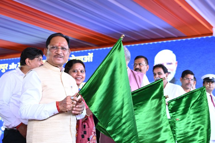 *केंद्रीय रेल मंत्री अश्विनी वैष्णव और मुख्यमंत्री विष्णु देव साय ने रावघाट - रायपुर एवं रायपुर - कुरूद यात्री रेल सेवाओं को दिखाई हरी झंडी*