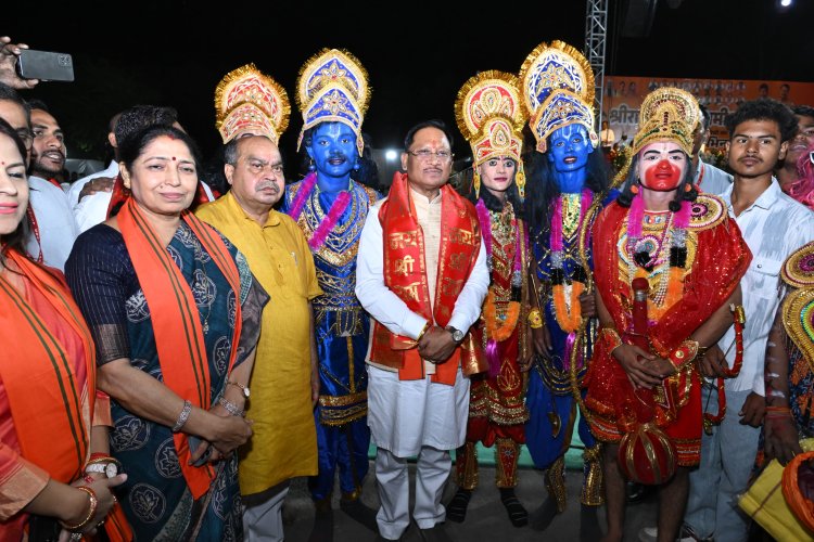 *मुख्यमंत्री ने रायपुर के ऐतिहासिक डब्ल्यूआरएस मैदान में किया रावण, कुंभकर्ण और मेघनाद के पुतलों का दहन*